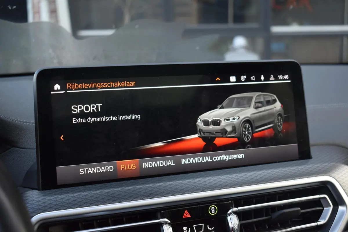 M40i xDrive High Executive Pano HUD Lane Camera Keyless HK