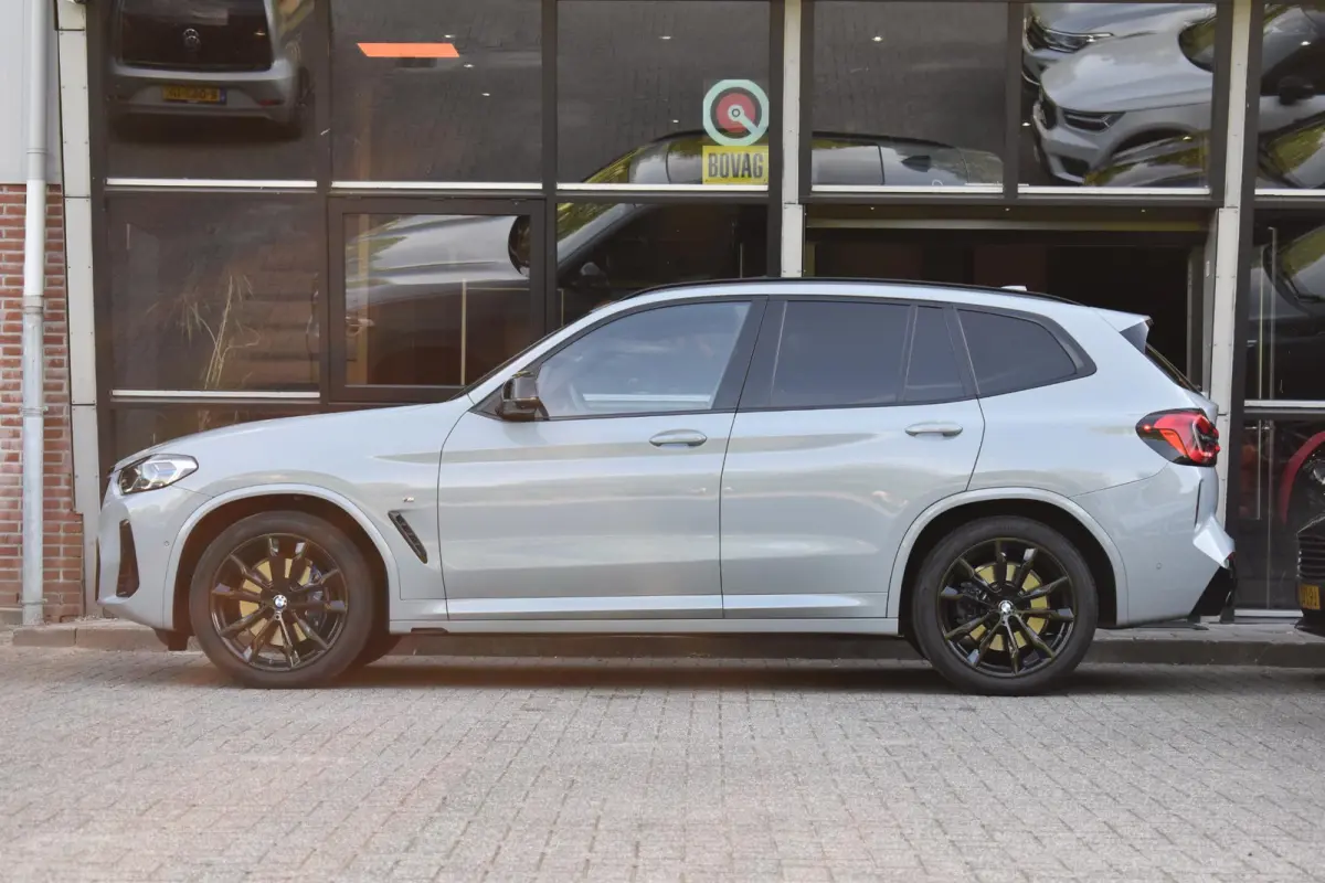 M40i xDrive High Executive Pano HUD Lane Camera Keyless HK