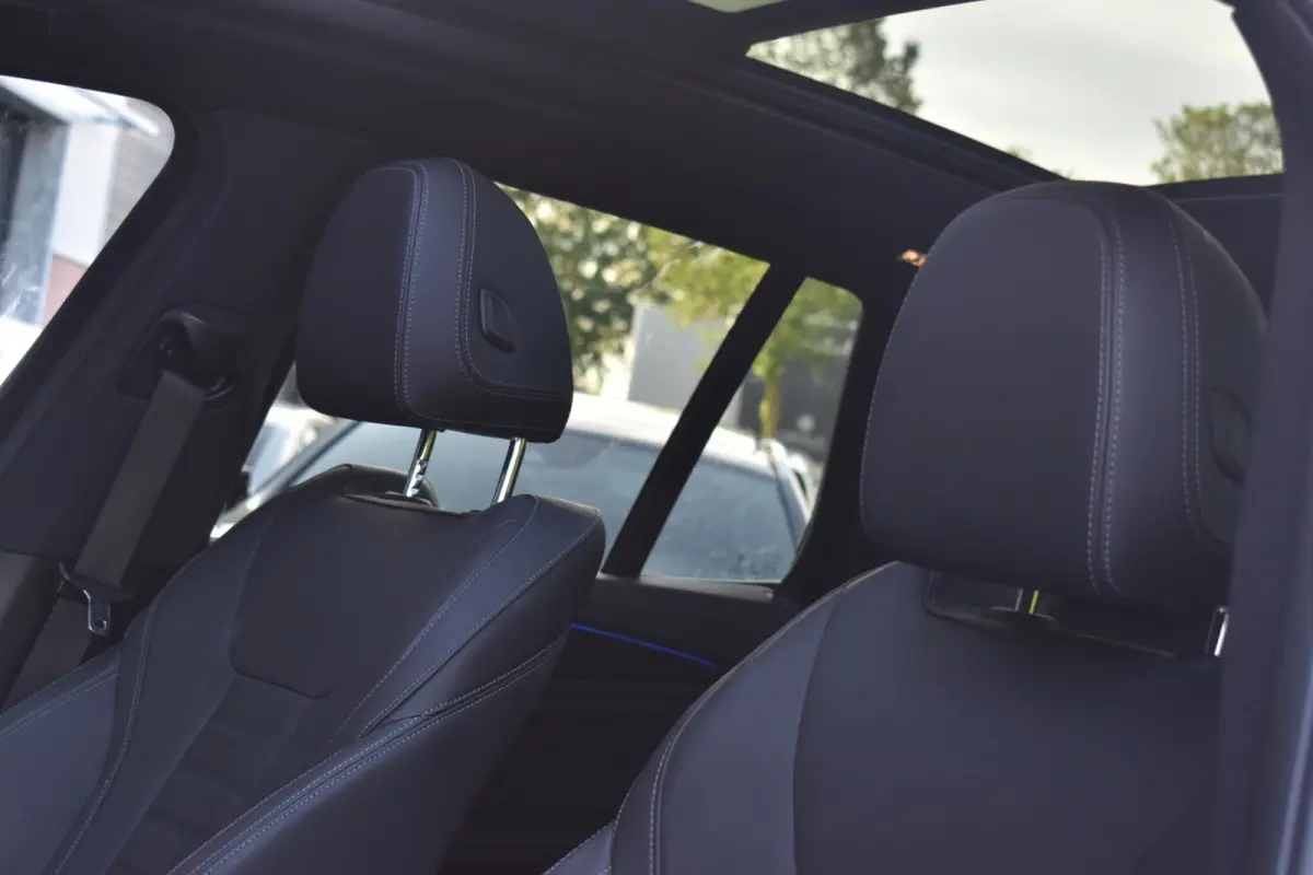 M40i xDrive High Executive Pano HUD Lane Camera Keyless HK