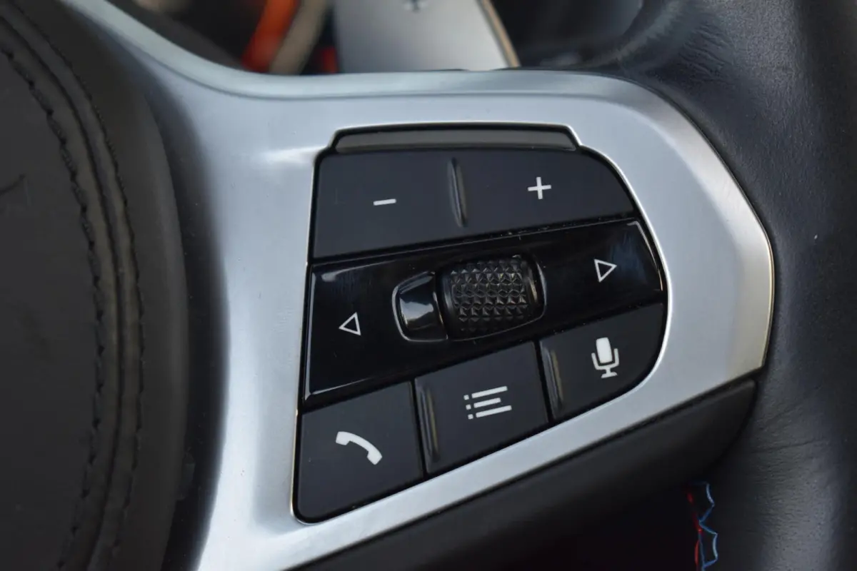 M40i xDrive High Executive Pano HUD Lane Camera Keyless HK
