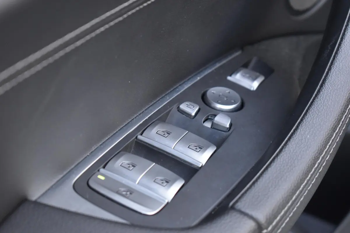 M40i xDrive High Executive Pano HUD Lane Camera Keyless HK