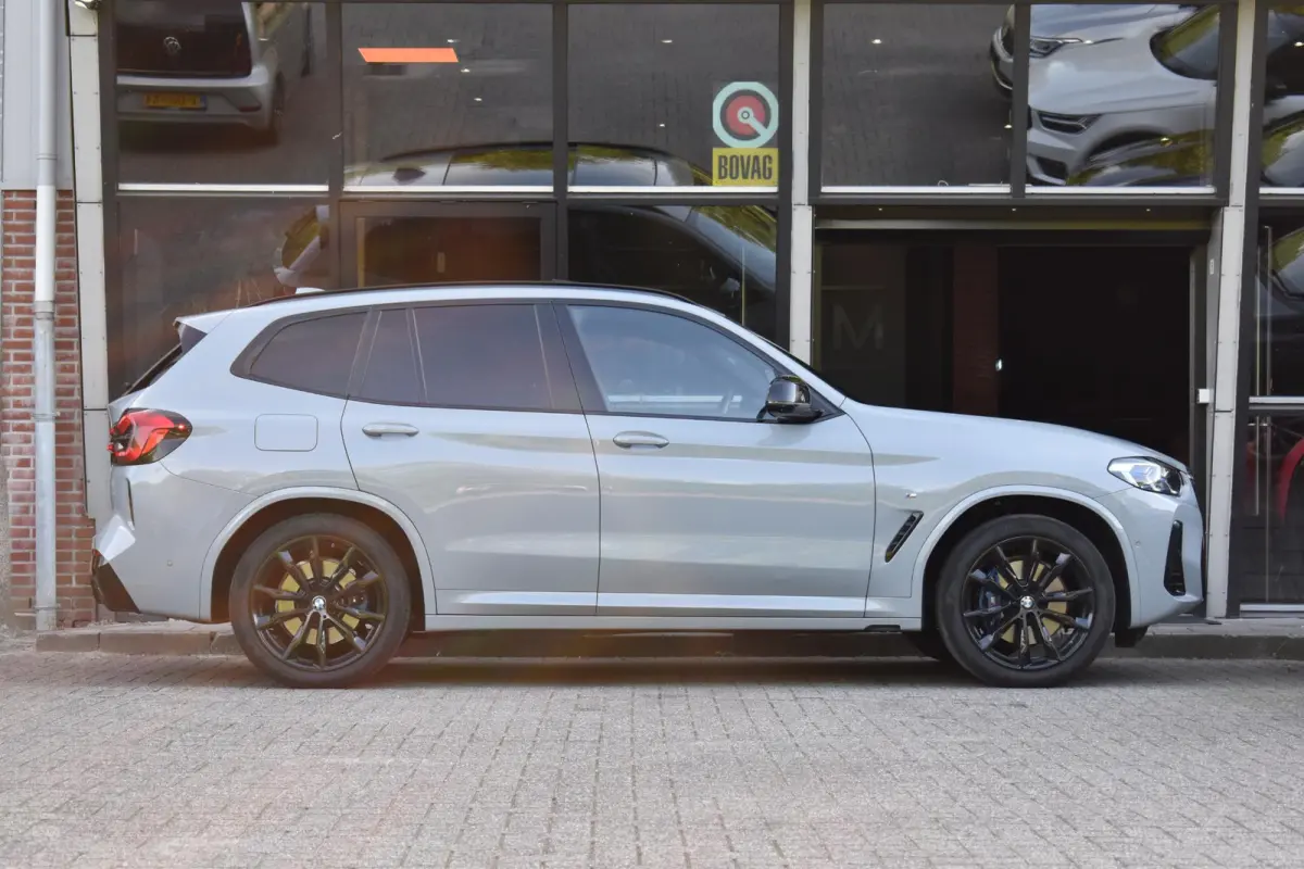 M40i xDrive High Executive Pano HUD Lane Camera Keyless HK