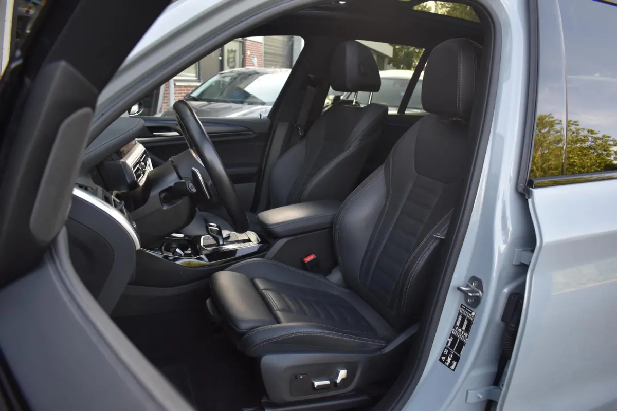 M40i xDrive High Executive Pano HUD Lane Camera Keyless HK