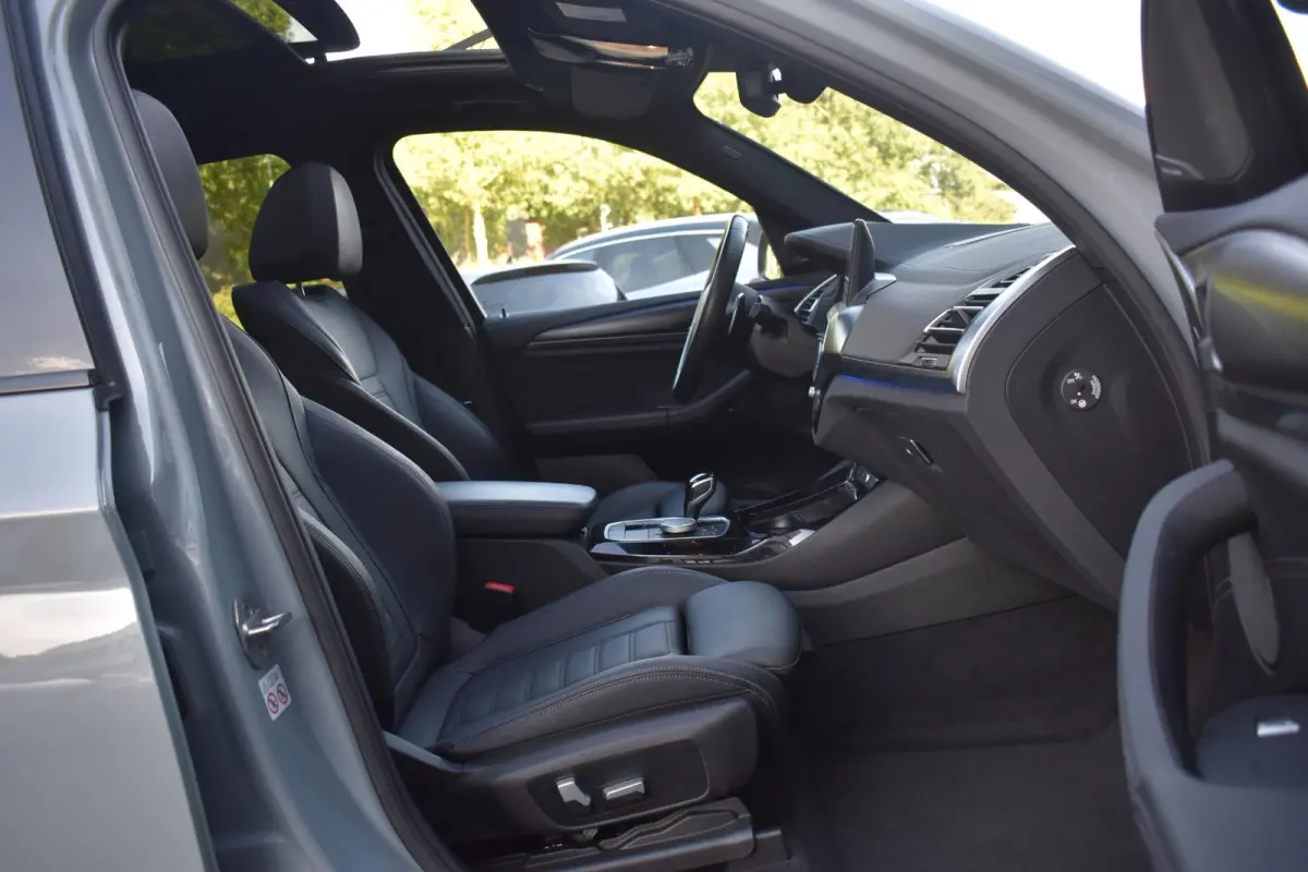 M40i xDrive High Executive Pano HUD Lane Camera Keyless HK