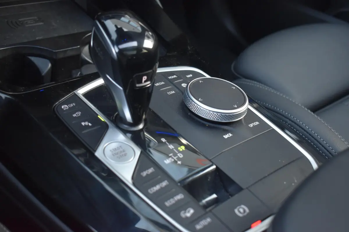M40i xDrive High Executive Pano HUD Lane Camera Keyless HK