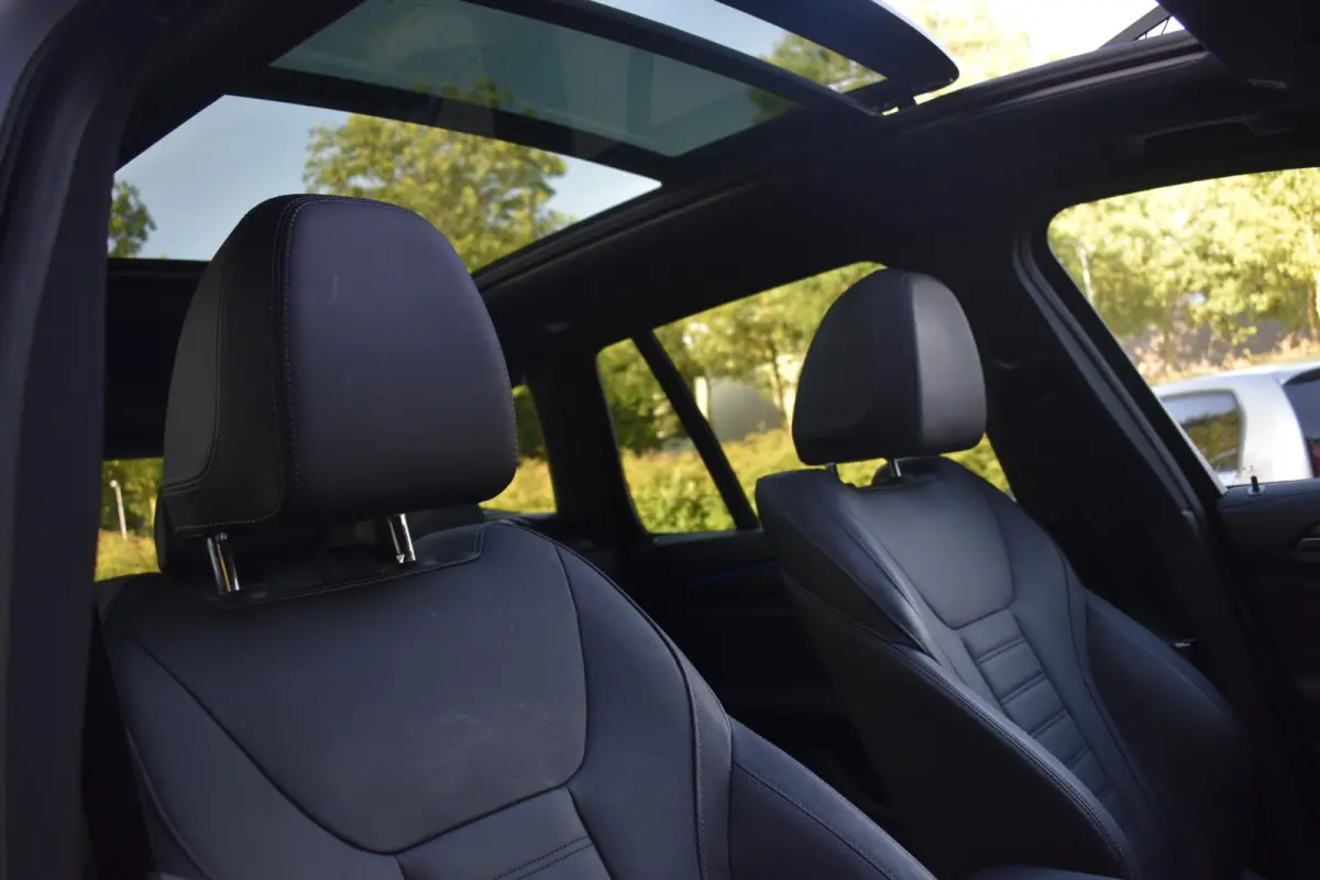 M40i xDrive High Executive Pano HUD Lane Camera Keyless HK