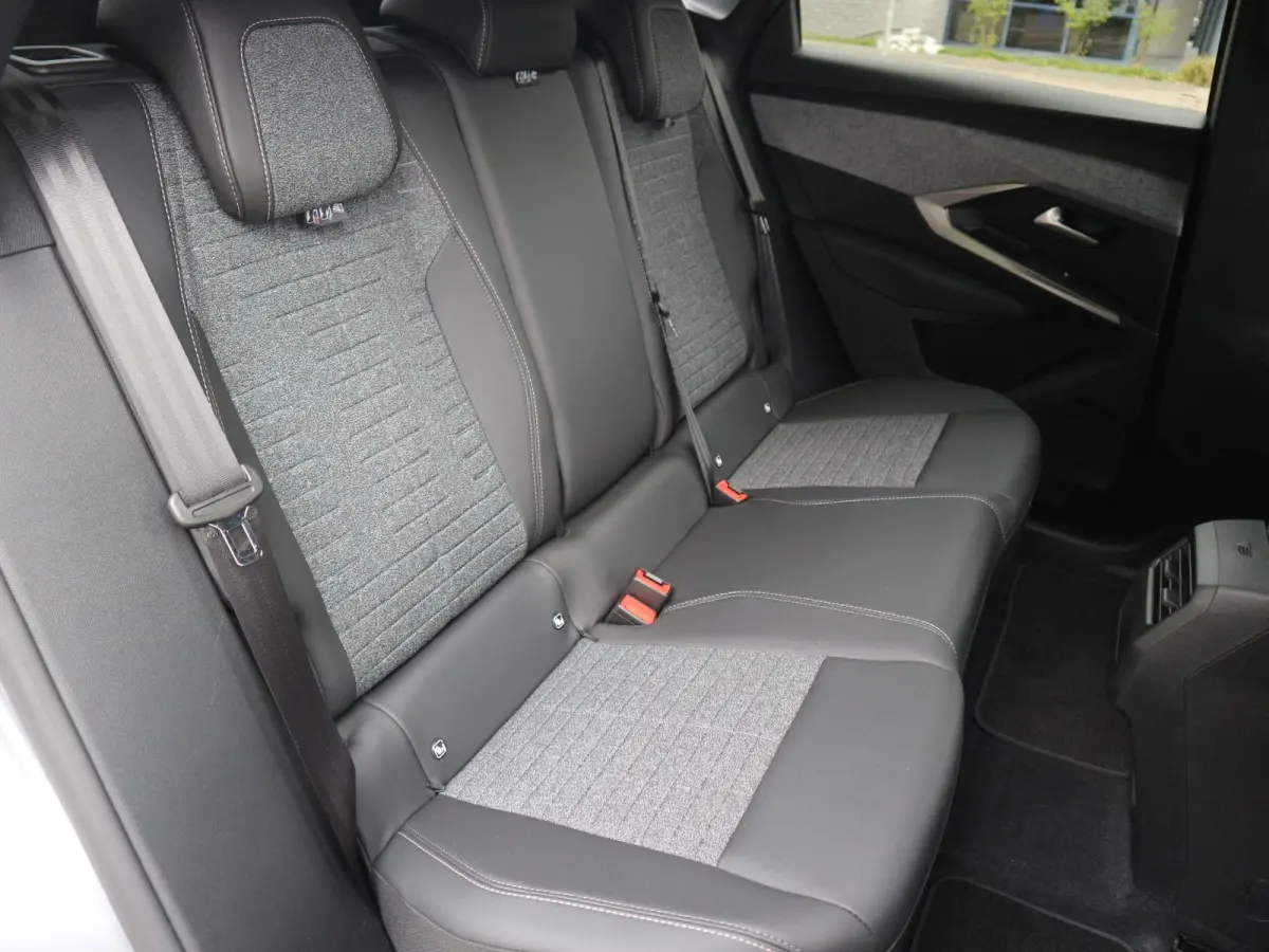 1.6 plug-in Hybrid 195 Allure / 360 Camera / Afneembare Trekhaak / Voorraad Voordeel