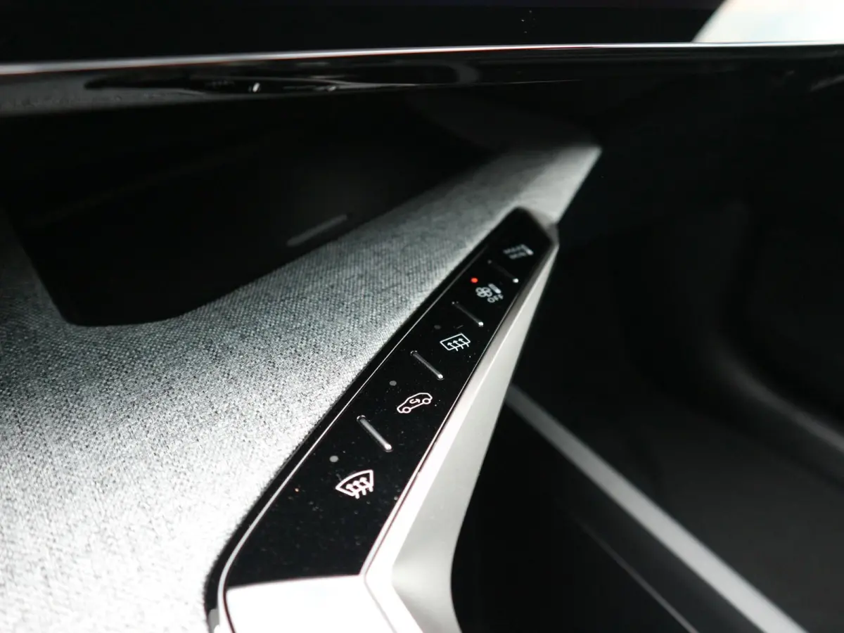 1.6 plug-in Hybrid 195 Allure / 360 Camera / Afneembare Trekhaak / Voorraad Voordeel