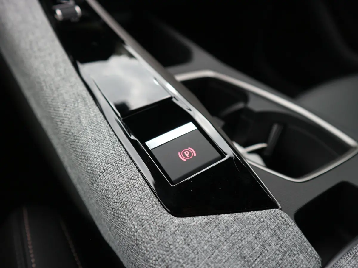 1.6 plug-in Hybrid 195 Allure / 360 Camera / Afneembare Trekhaak / Voorraad Voordeel