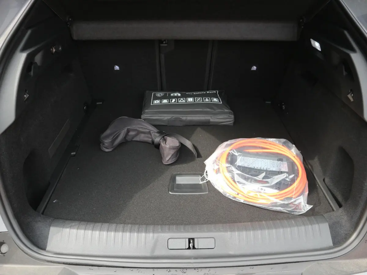 1.6 plug-in Hybrid 195 Allure / 360 Camera / Afneembare Trekhaak / Voorraad Voordeel