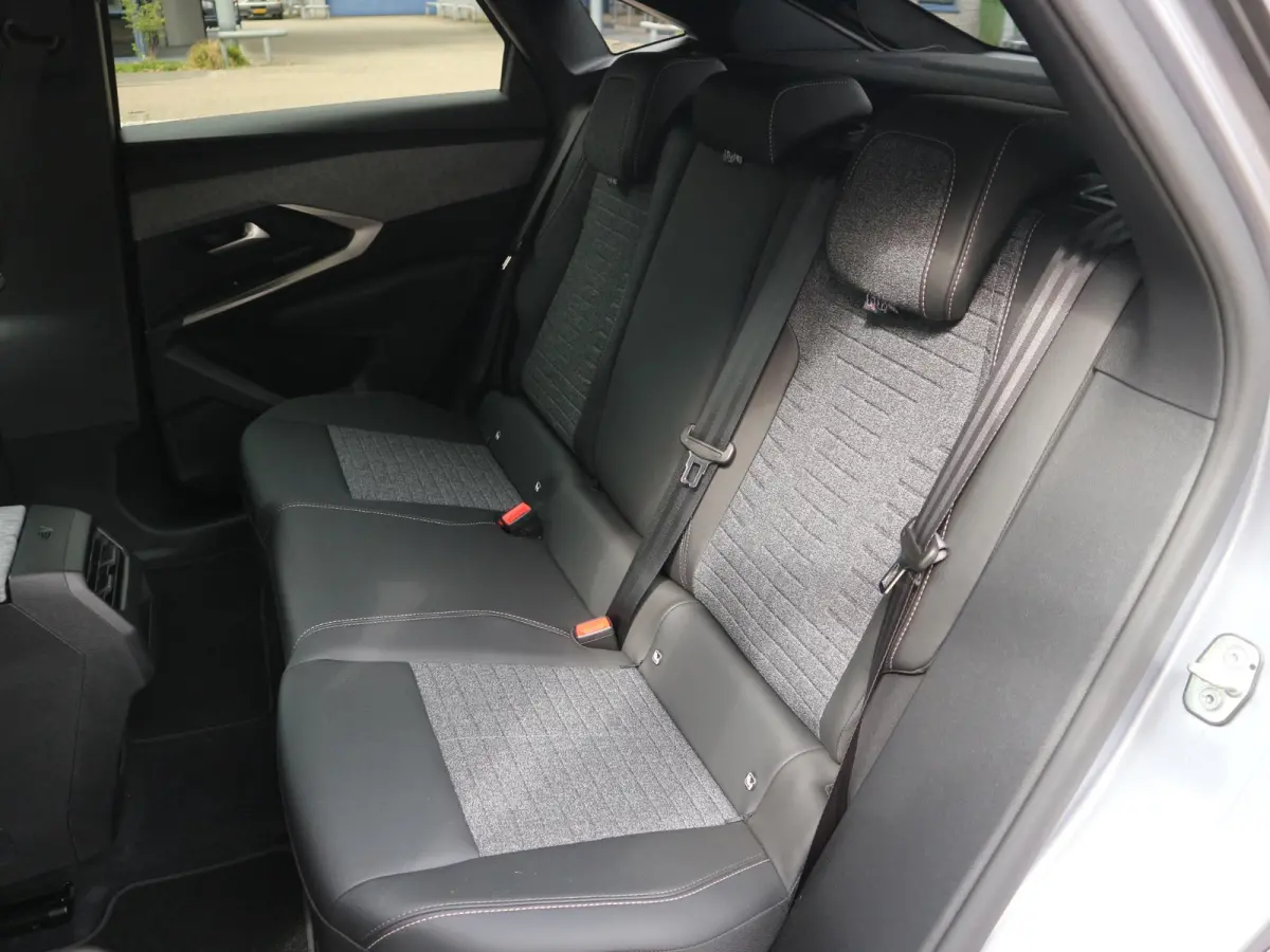 1.6 plug-in Hybrid 195 Allure / 360 Camera / Afneembare Trekhaak / Voorraad Voordeel