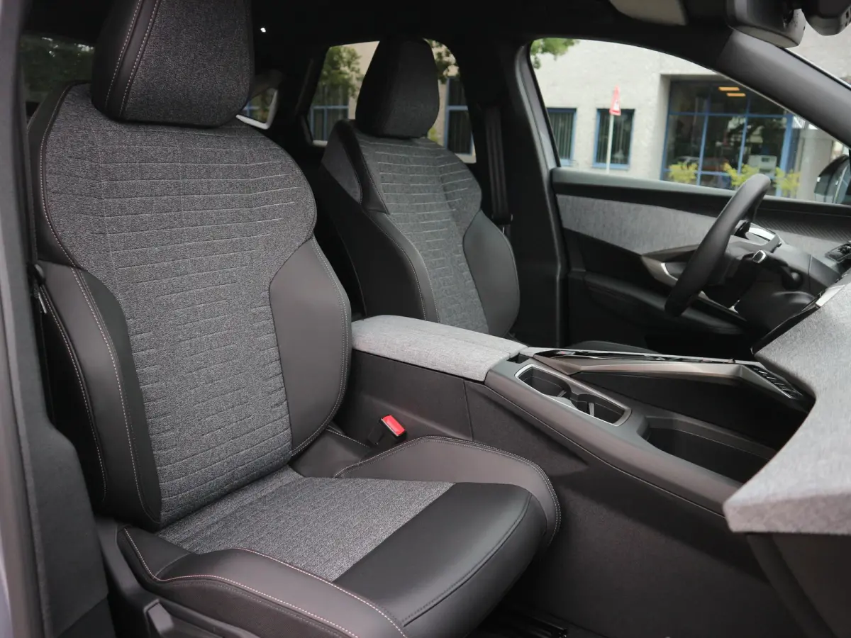 1.6 plug-in Hybrid 195 Allure / 360 Camera / Afneembare Trekhaak / Voorraad Voordeel