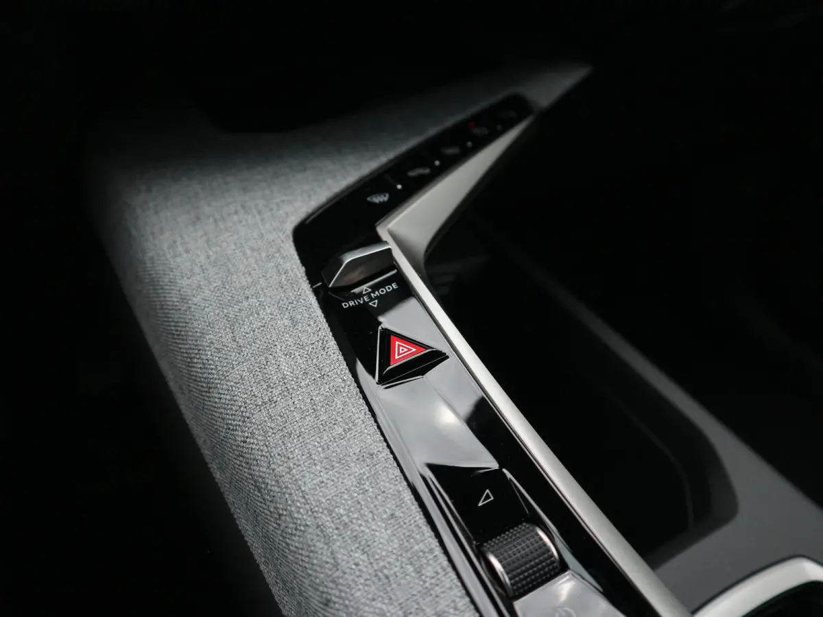 1.6 plug-in Hybrid 195 Allure / 360 Camera / Afneembare Trekhaak / Voorraad Voordeel