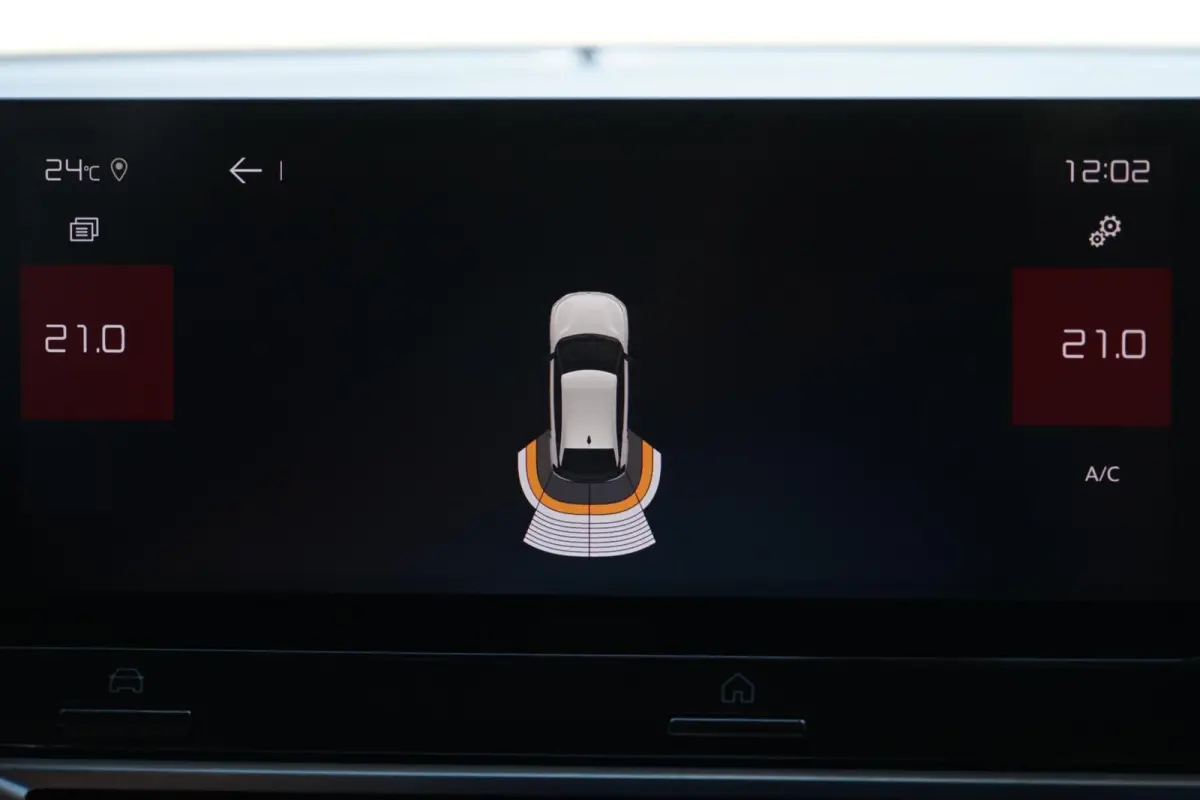 1.2 Puretech Feel, NL, CarPlay, PDC, clima, cruise