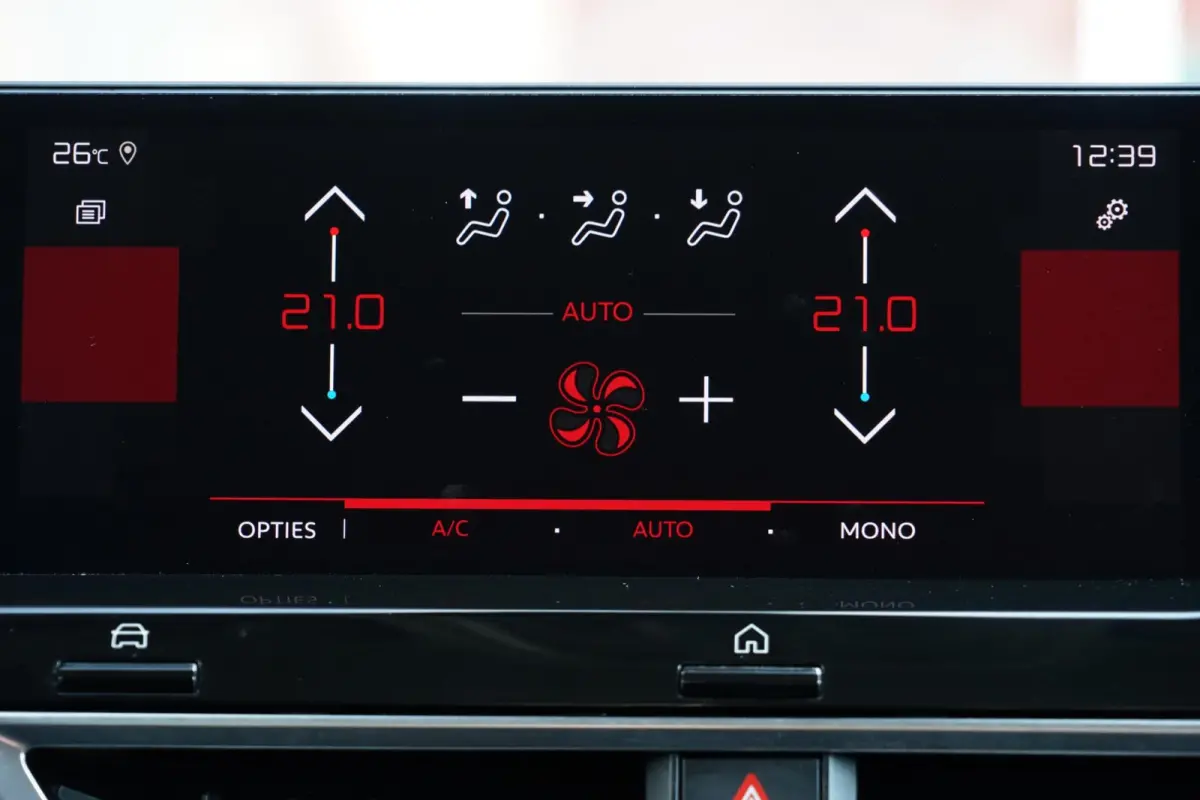 1.2 Puretech Feel, NL, CarPlay, PDC, clima, cruise