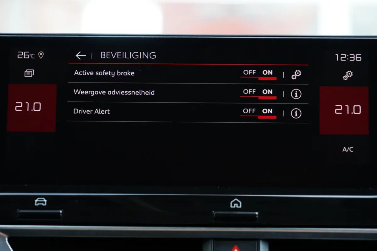 1.2 Puretech Feel, NL, CarPlay, PDC, clima, cruise