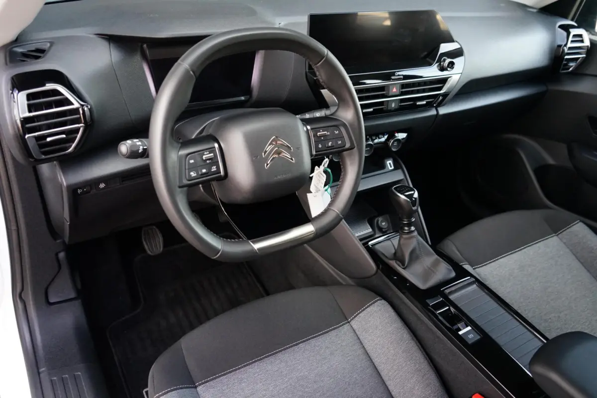 1.2 Puretech Feel, NL, CarPlay, PDC, clima, cruise