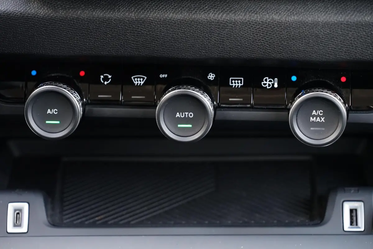 1.2 Puretech Feel, NL, CarPlay, PDC, clima, cruise