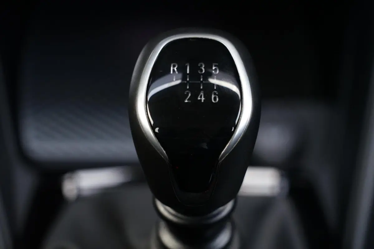 1.2 Puretech Feel, NL, CarPlay, PDC, clima, cruise