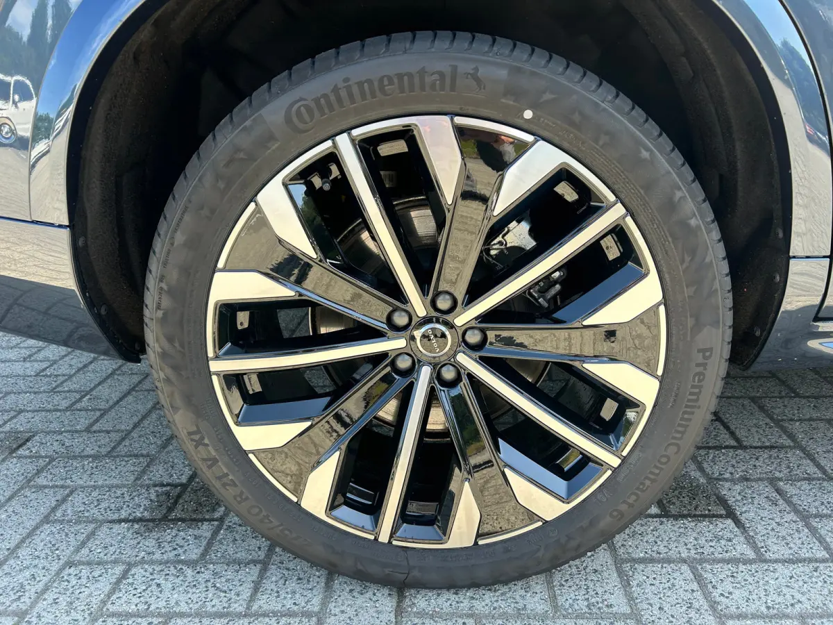 2.0 T8 Plug-in hybrid AWD Ultra Bright | Luchtvering | Trekhaak | 360 camera | HU-Display | Stoelventilatie |