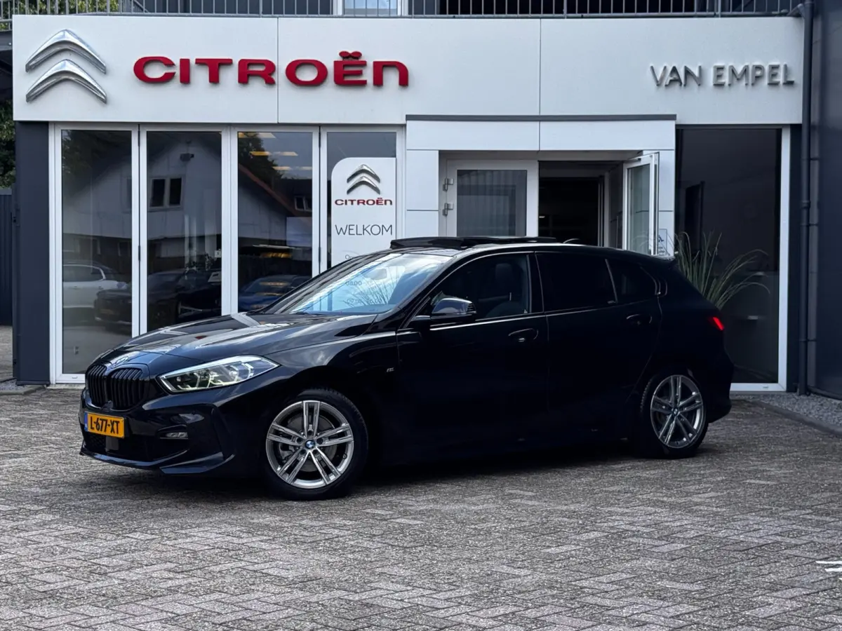 118i M-Sport | Pano | NL-Auto | Leder + Sportstoelen | Camera | Stoelverwarming
