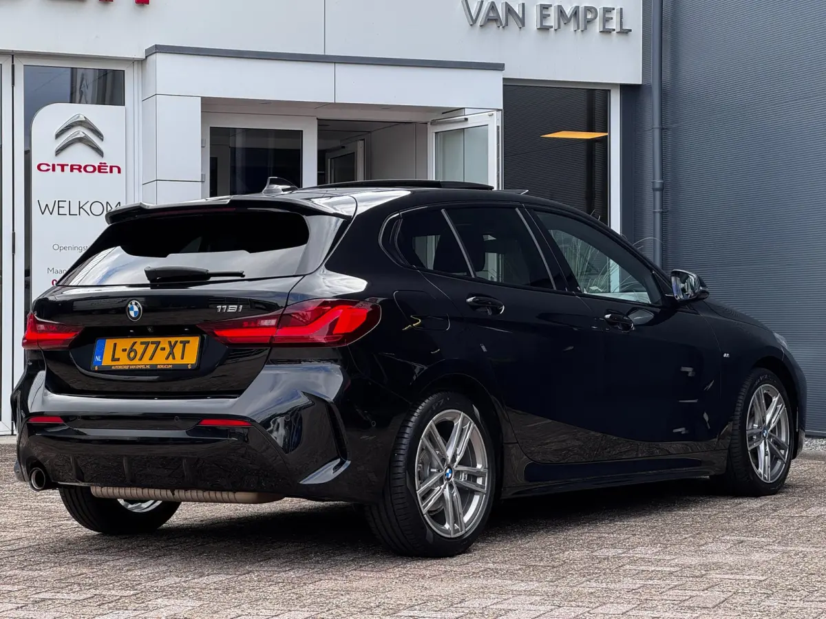 118i M-Sport | Pano | NL-Auto | Leder + Sportstoelen | Camera | Stoelverwarming