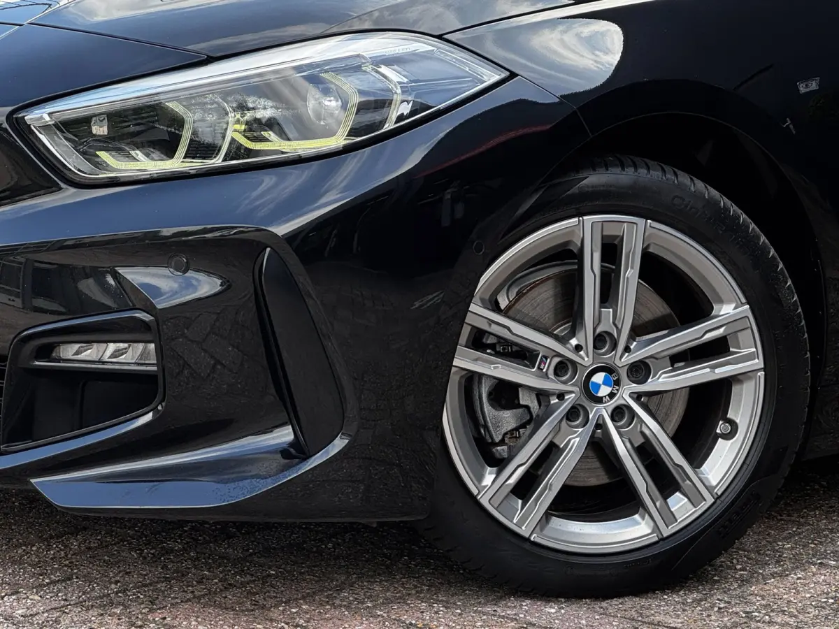 118i M-Sport | Pano | NL-Auto | Leder + Sportstoelen | Camera | Stoelverwarming