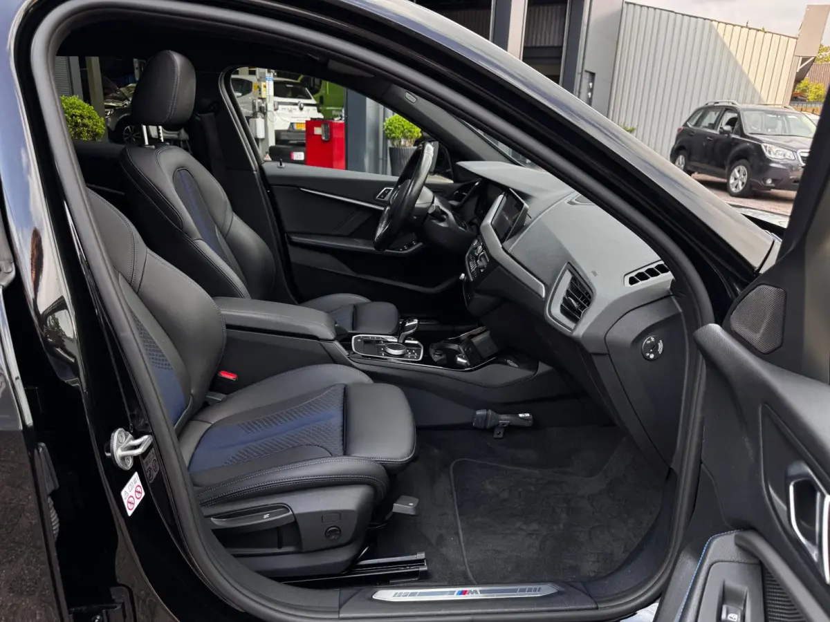118i M-Sport | Pano | NL-Auto | Leder + Sportstoelen | Camera | Stoelverwarming