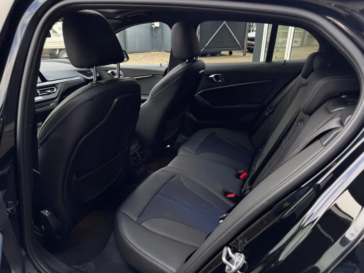 118i M-Sport | Pano | NL-Auto | Leder + Sportstoelen | Camera | Stoelverwarming