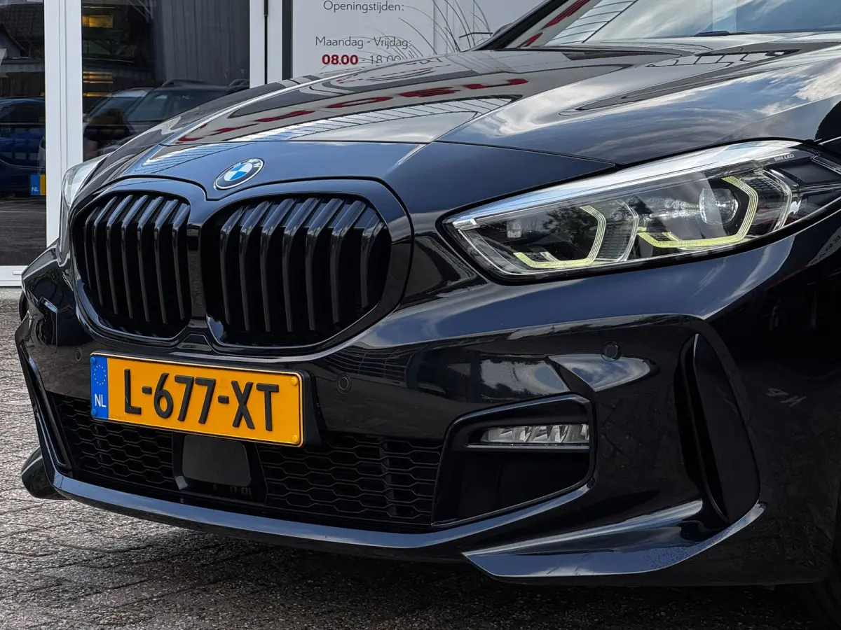 118i M-Sport | Pano | NL-Auto | Leder + Sportstoelen | Camera | Stoelverwarming