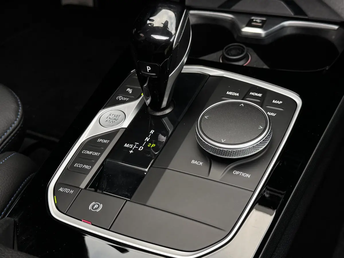 118i M-Sport | Pano | NL-Auto | Leder + Sportstoelen | Camera | Stoelverwarming