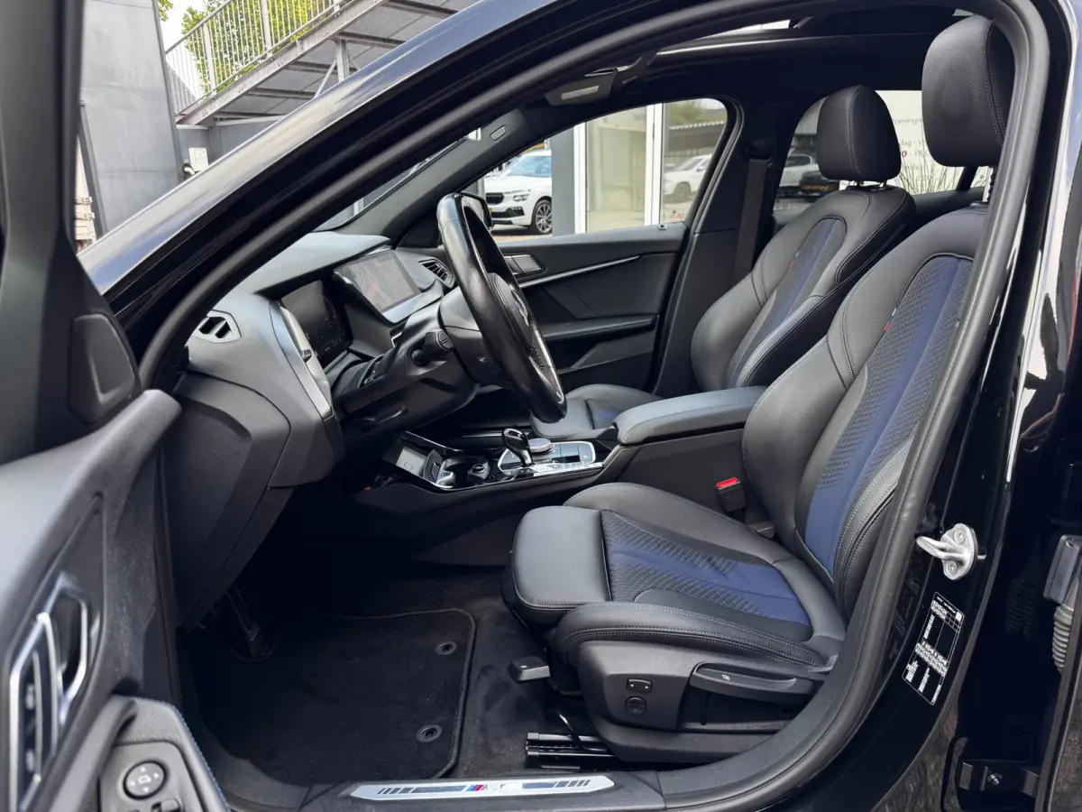 118i M-Sport | Pano | NL-Auto | Leder + Sportstoelen | Camera | Stoelverwarming