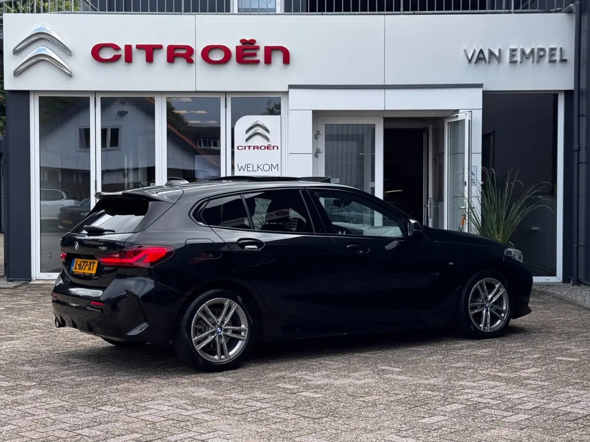 118i M-Sport | Pano | NL-Auto | Leder + Sportstoelen | Camera | Stoelverwarming