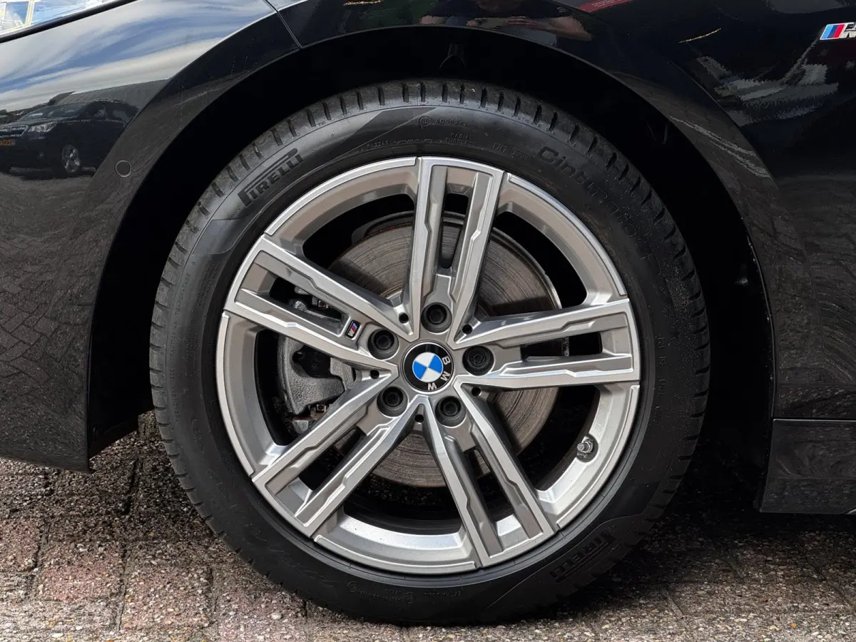 118i M-Sport | Pano | NL-Auto | Leder + Sportstoelen | Camera | Stoelverwarming