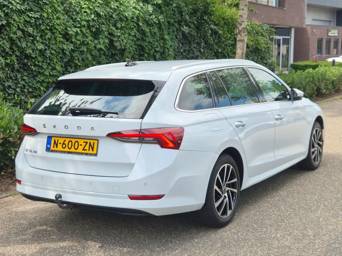 Edition Plus Trekhaak CarPlay HUD Virtual dash facelift 2e-eig 100% NAP TSI Business Edition Plus
