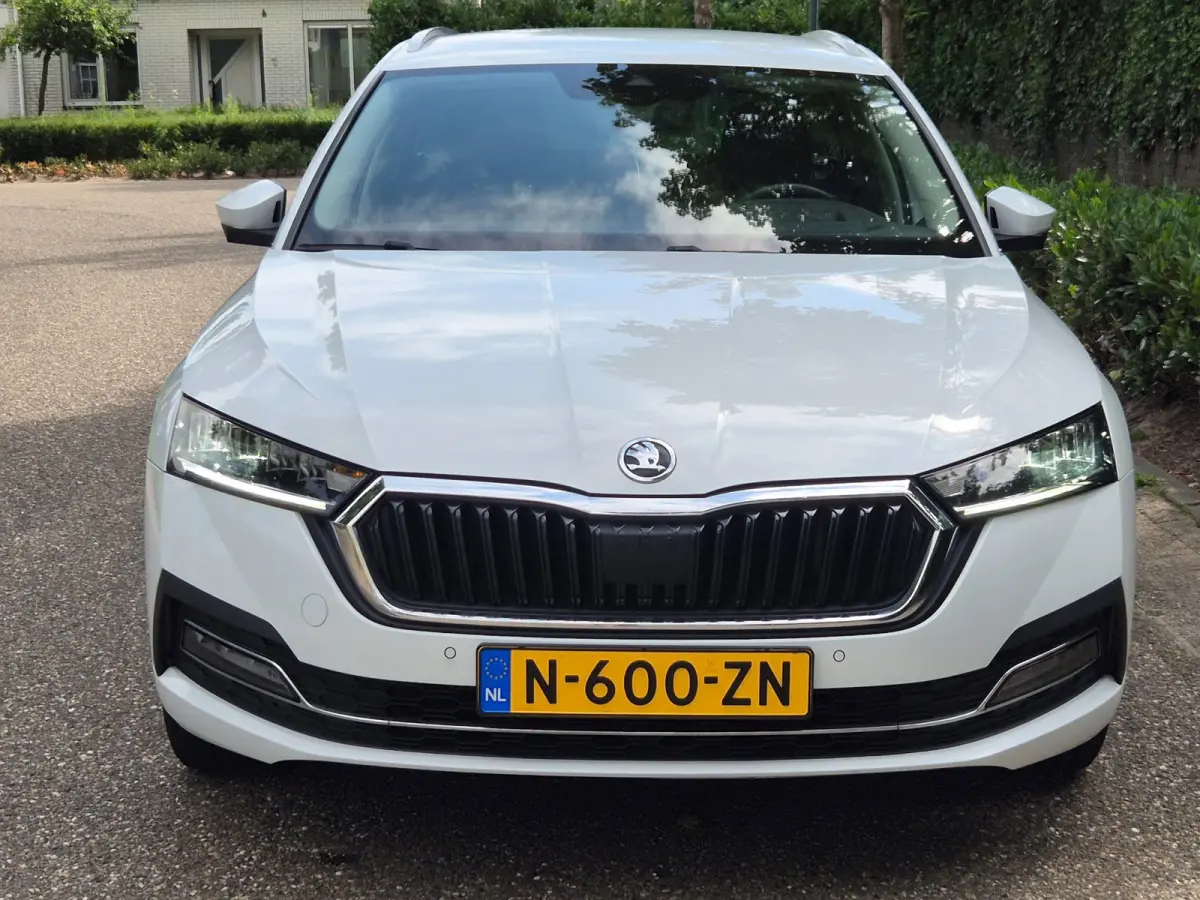 Edition Plus Trekhaak CarPlay HUD Virtual dash facelift 2e-eig 100% NAP TSI Business Edition Plus
