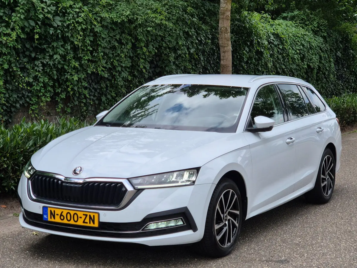 Edition Plus Trekhaak CarPlay HUD Virtual dash facelift 2e-eig 100% NAP TSI Business Edition Plus