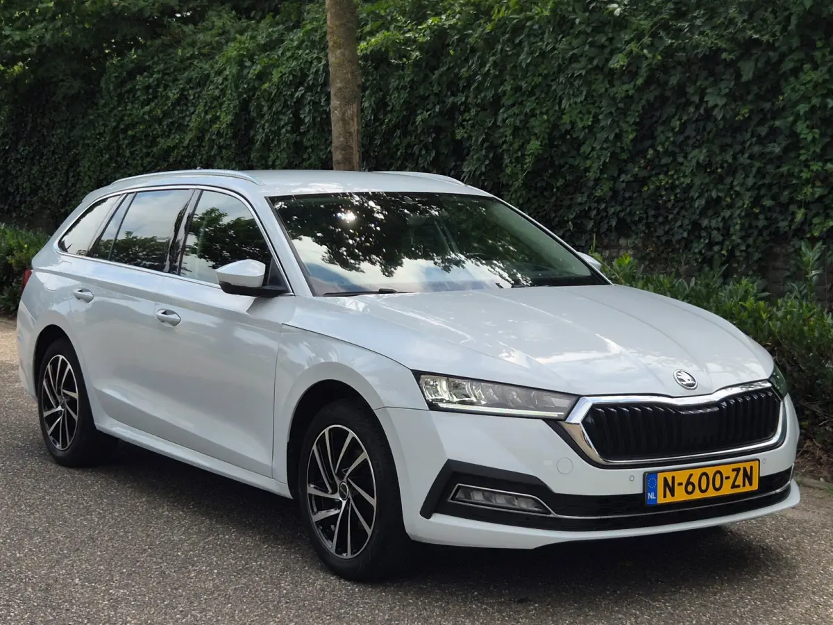 Edition Plus Trekhaak CarPlay HUD Virtual dash facelift 2e-eig 100% NAP TSI Business Edition Plus