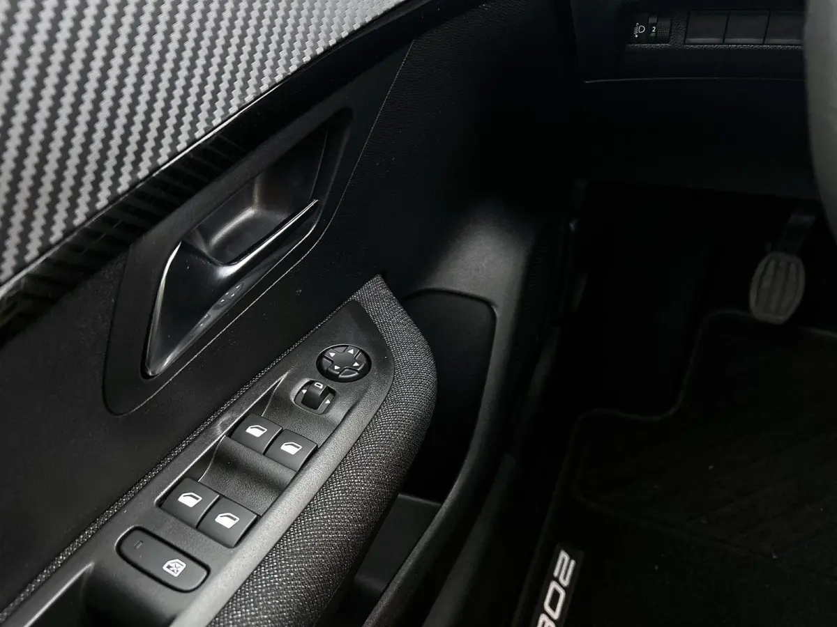 1.2 100pk Style | 1ste eigenaar | Apple Carplay/Android Auto | Airco | Navigatie | Lederen Stuurwiel | DAB Radio | Cruise Control | LED | Isofix | Bluetooth | Parkeersensoren |