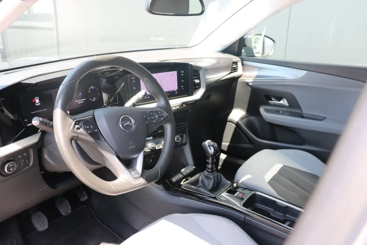 1.2 Business Elegance | Navi | Camera | All season banden | Apple Carplay/Android | Stuurwiel verwarmd |