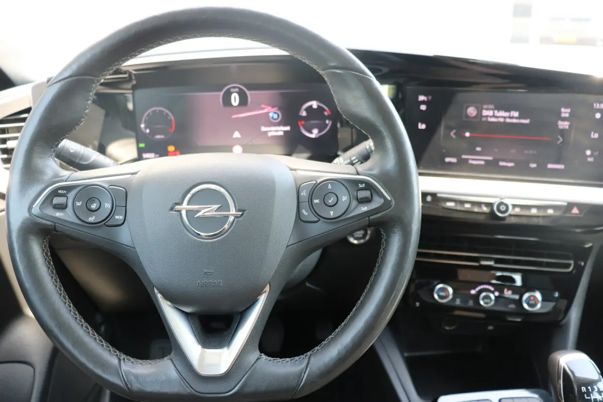 1.2 Business Elegance | Navi | Camera | All season banden | Apple Carplay/Android | Stuurwiel verwarmd |