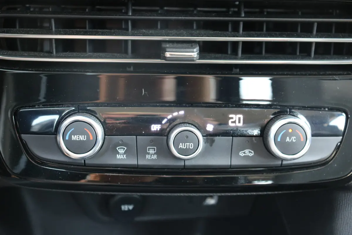 1.2 Business Elegance | Navi | Camera | All season banden | Apple Carplay/Android | Stuurwiel verwarmd |