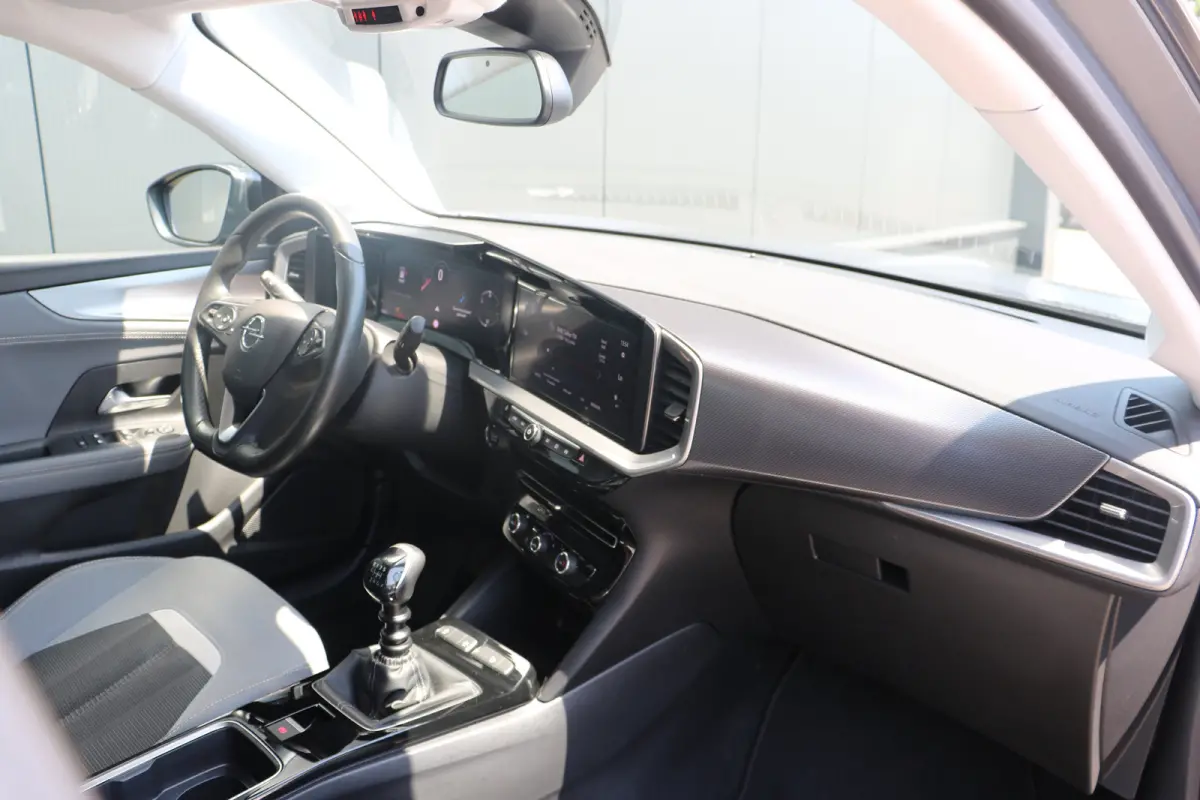 1.2 Business Elegance | Navi | Camera | All season banden | Apple Carplay/Android | Stuurwiel verwarmd |