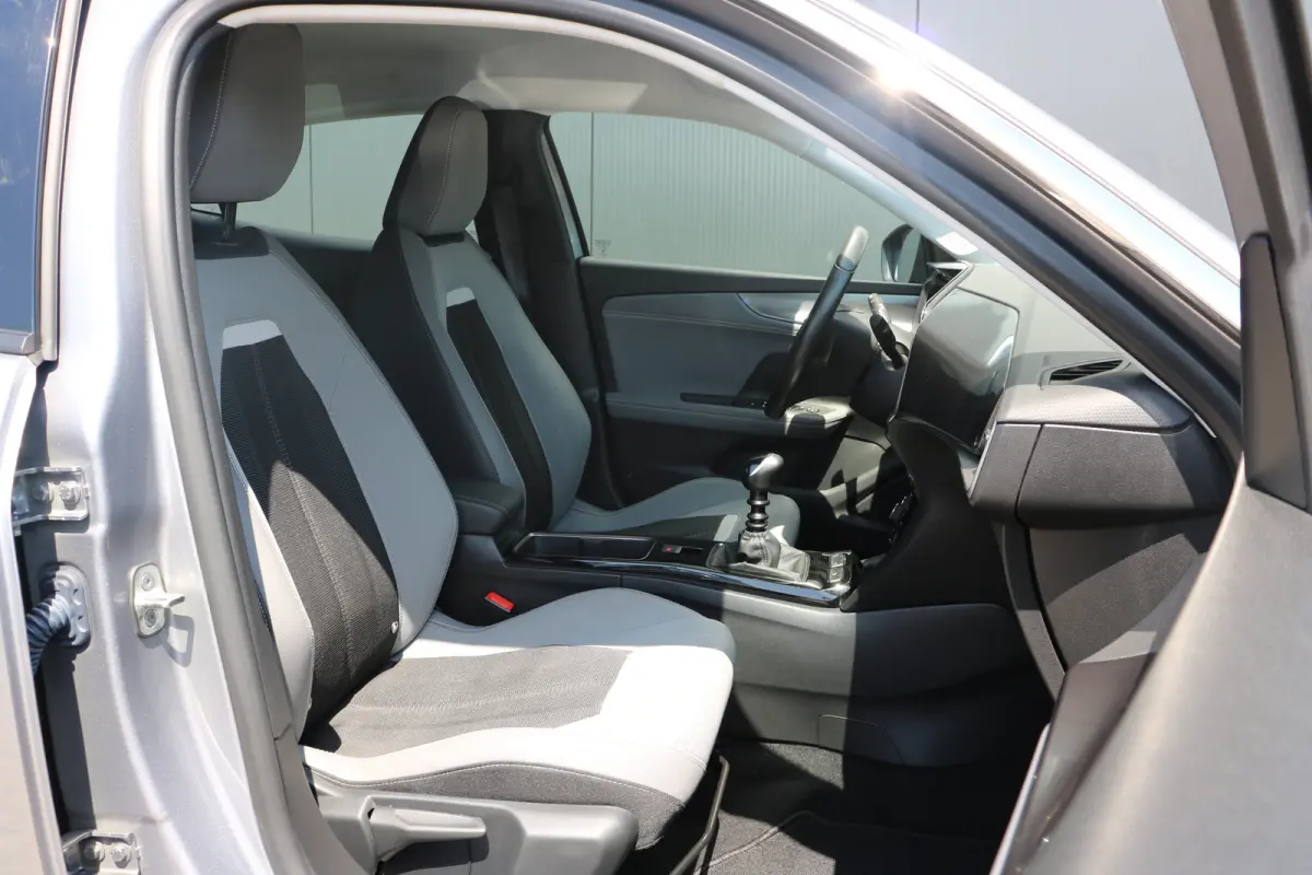 1.2 Business Elegance | Navi | Camera | All season banden | Apple Carplay/Android | Stuurwiel verwarmd |