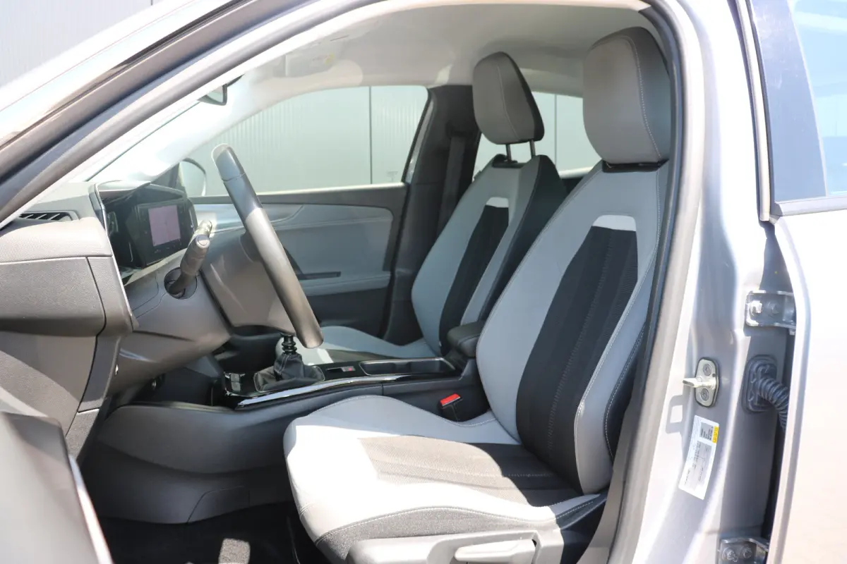 1.2 Business Elegance | Navi | Camera | All season banden | Apple Carplay/Android | Stuurwiel verwarmd |