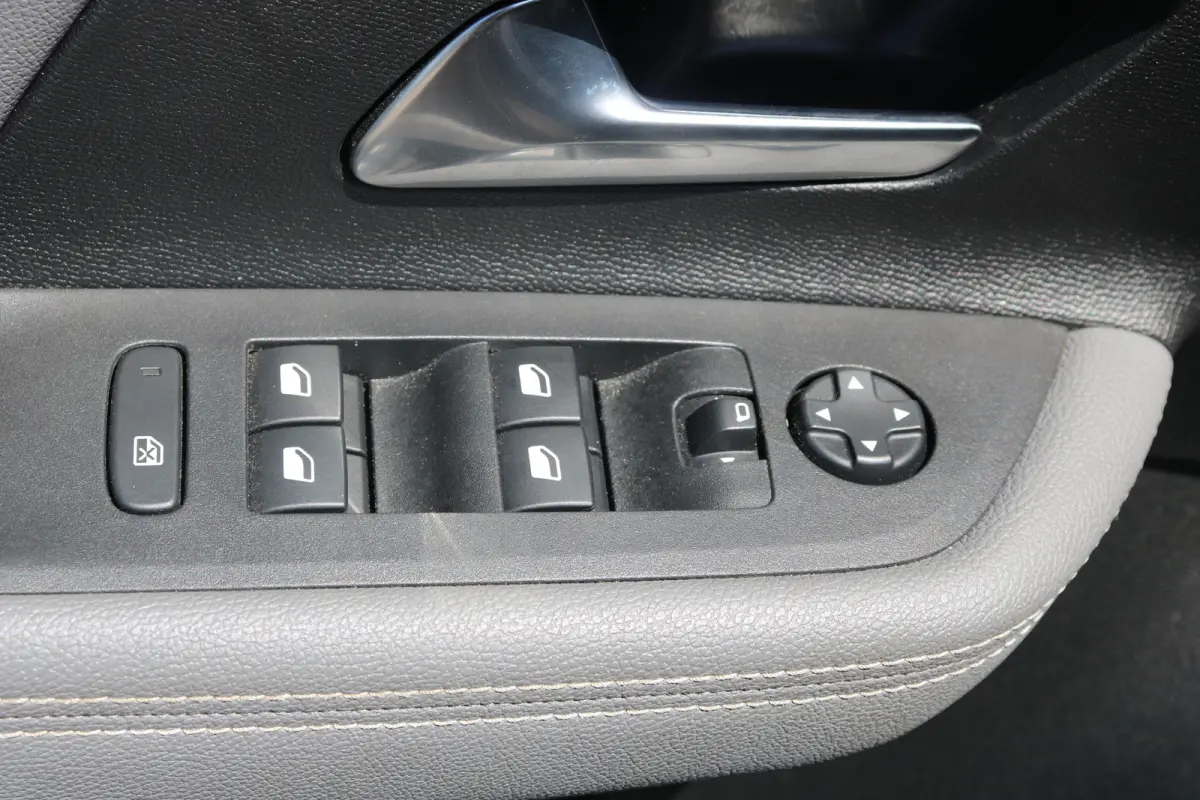 1.2 Business Elegance | Navi | Camera | All season banden | Apple Carplay/Android | Stuurwiel verwarmd |