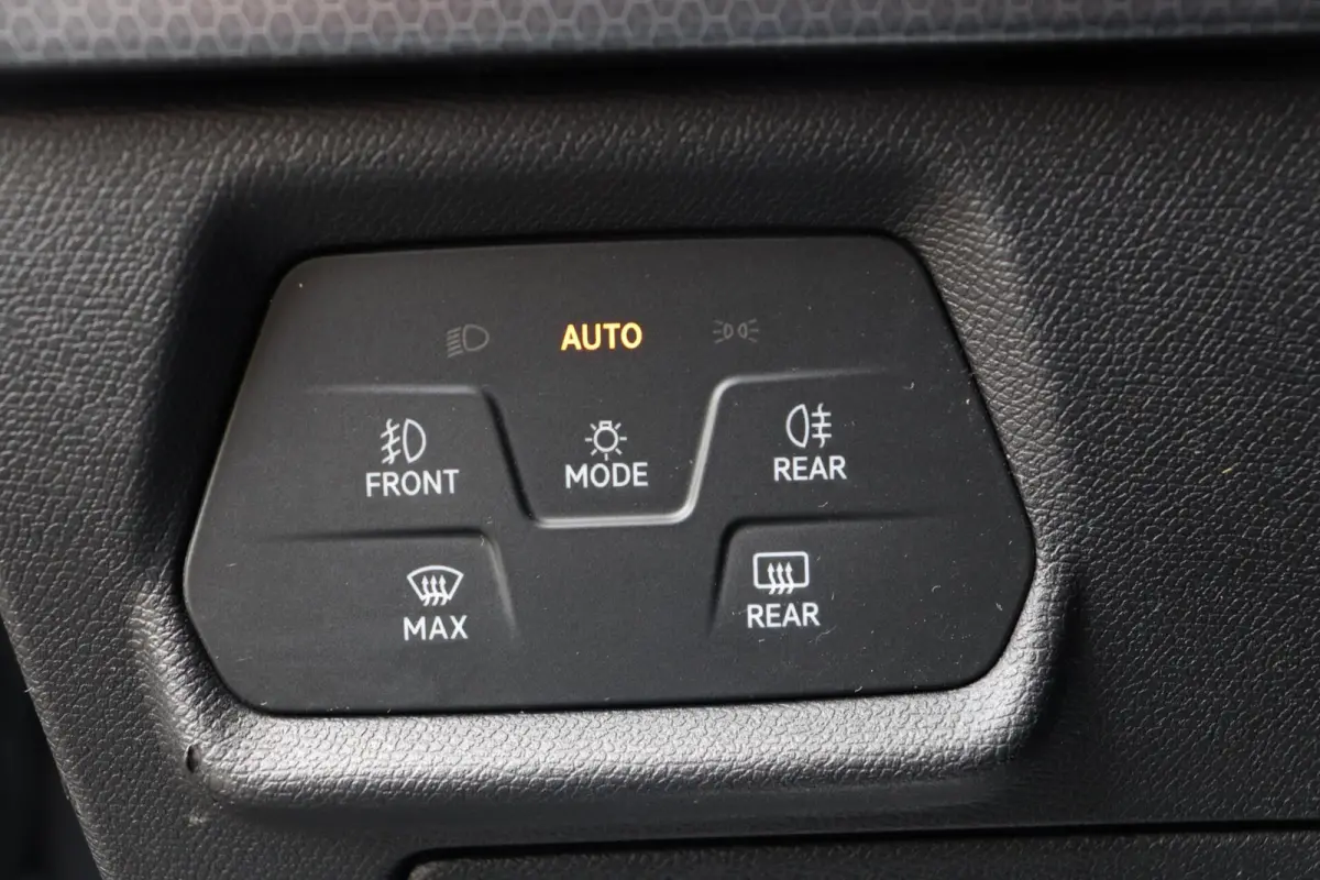 1.5 TSI l NAVI l VIRTUAL COCKPIT l STUURVERWARMING l STOELVERWARMING l CAMERA l PDC