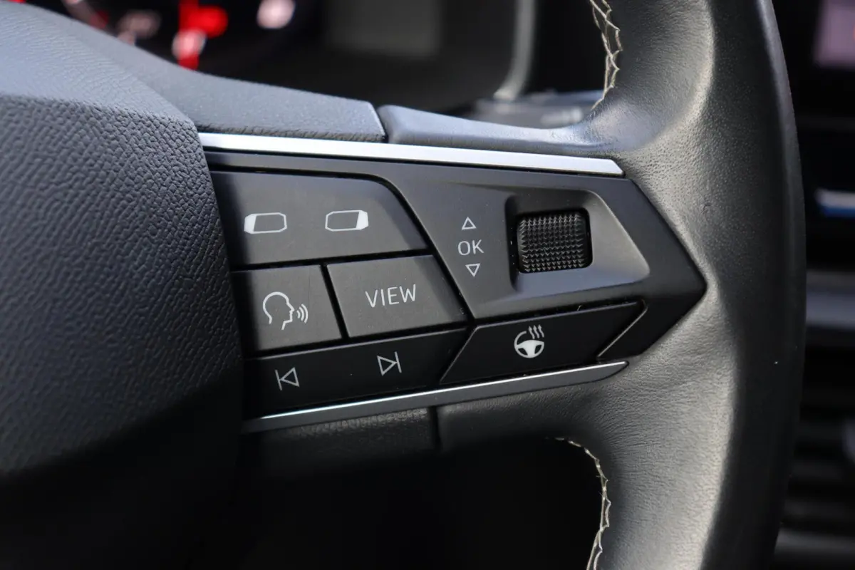 1.5 TSI l NAVI l VIRTUAL COCKPIT l STUURVERWARMING l STOELVERWARMING l CAMERA l PDC
