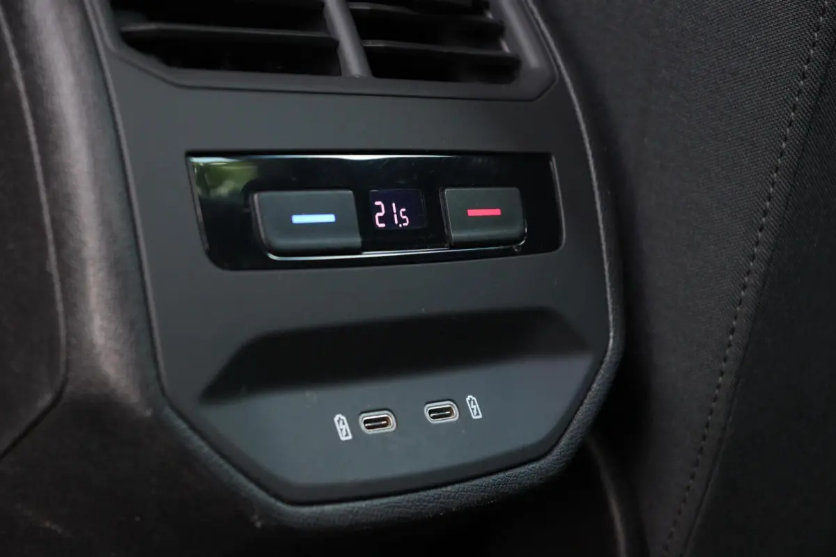 1.5 TSI l NAVI l VIRTUAL COCKPIT l STUURVERWARMING l STOELVERWARMING l CAMERA l PDC