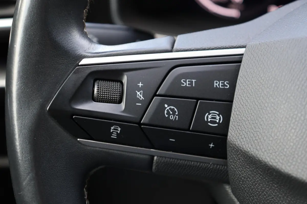1.5 TSI l NAVI l VIRTUAL COCKPIT l STUURVERWARMING l STOELVERWARMING l CAMERA l PDC